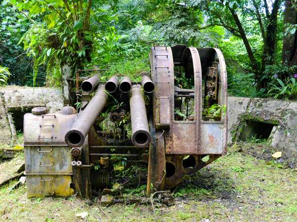 Pohnpei - Cannone giapponese abbandonato sulla collina Sokehs Rock